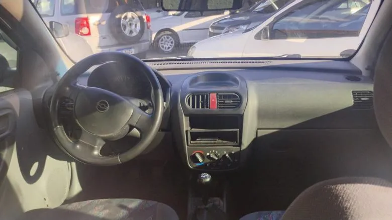 GM - Chevrolet - CORSA SEDAN 1.0